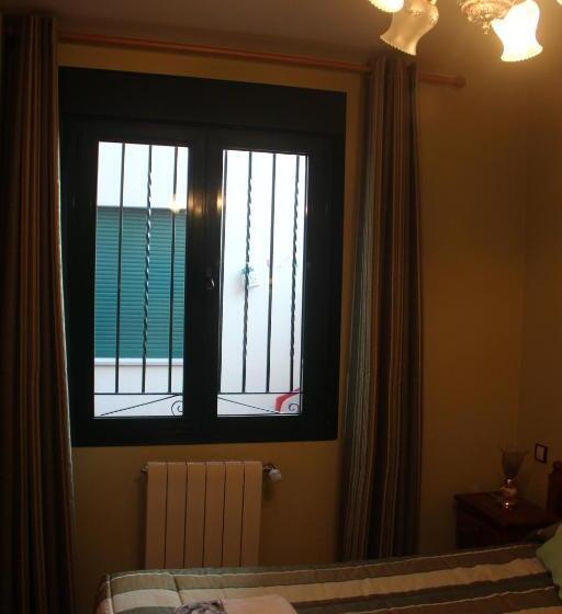 اتاق استاندارد, Hostal Maury