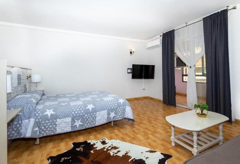 스탠다드 스튜디오, Unique Hotel Apartments