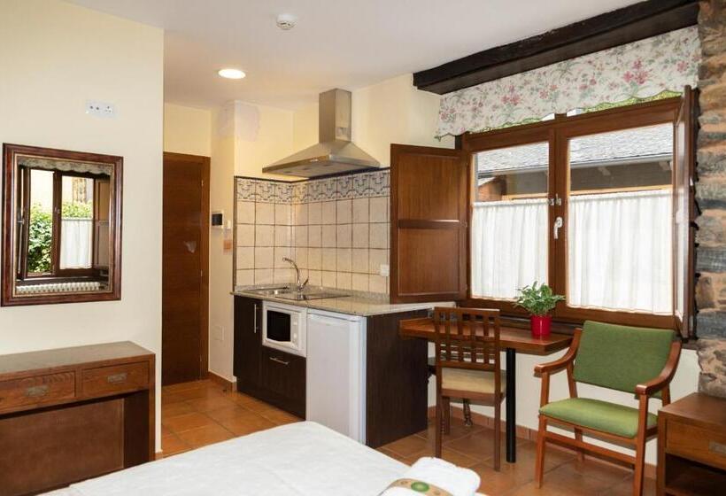 استودیوی استاندارد, Apartamentos Turisticos A Estacion