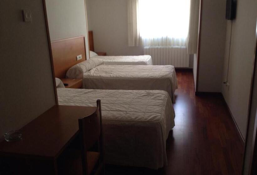 اتاق استاندارد سه نفره, Hostal El Poligono