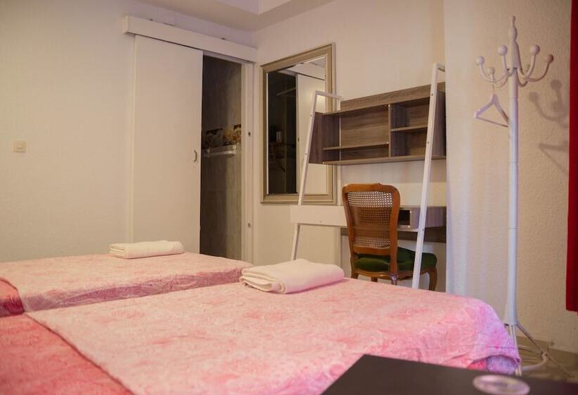 اتاق استاندارد, Go Bcn Hostal Ideal Badal   Hostel