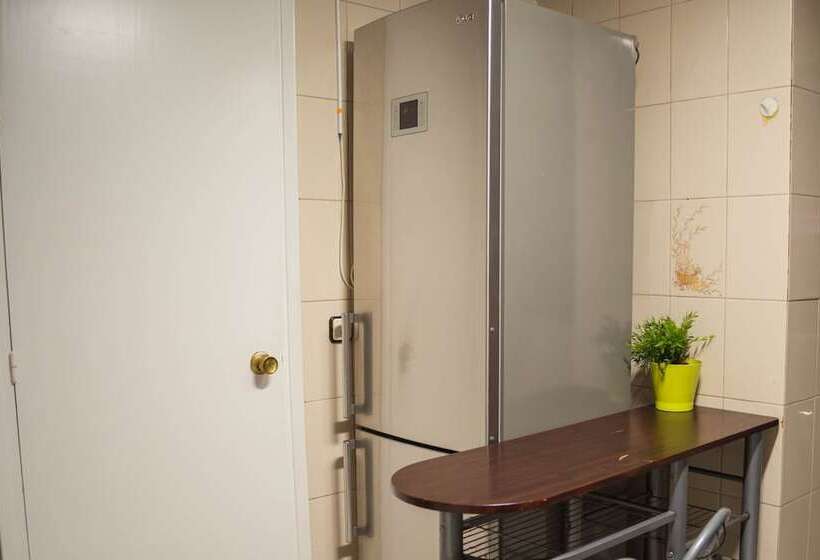 اتاق استاندارد با سرویس بهداشتی مشترک, Go Bcn Hostal Ideal Badal   Hostel