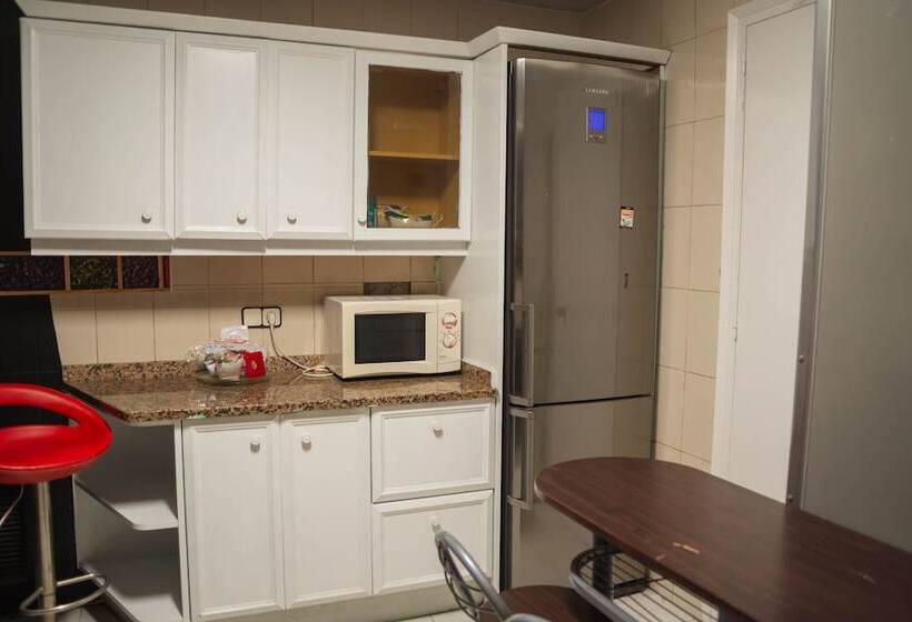اتاق استاندارد با سرویس بهداشتی مشترک, Go Bcn Hostal Ideal Badal   Hostel