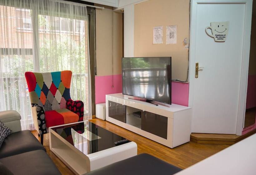 اتاق استاندارد با سرویس بهداشتی مشترک, Go Bcn Hostal Ideal Badal   Hostel