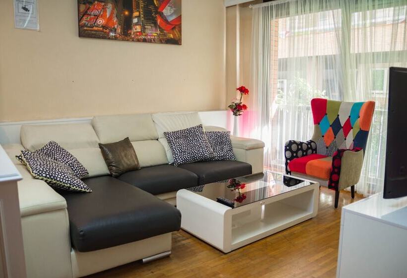 اتاق استاندارد با سرویس بهداشتی مشترک, Go Bcn Hostal Ideal Badal   Hostel