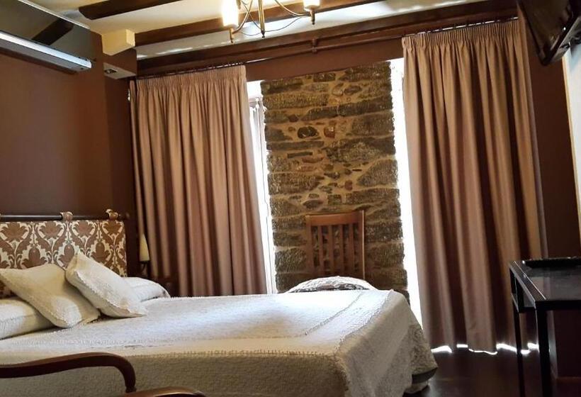 اتاق لوکس با بالکن, Hostal Medievo