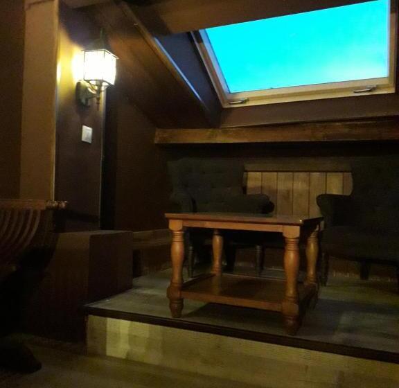 اتاق لوکس, Hostal Medievo