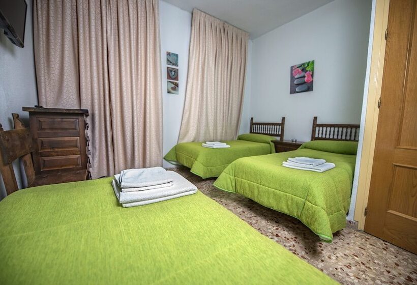 اتاق استاندارد سه نفره, Hostal Santa Barbara