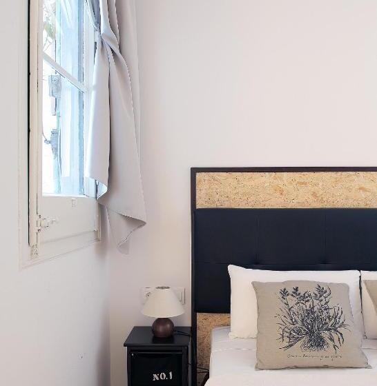 اتاق اکونومی, Hostal Balkonis