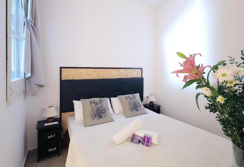 اتاق اکونومی, Hostal Balkonis