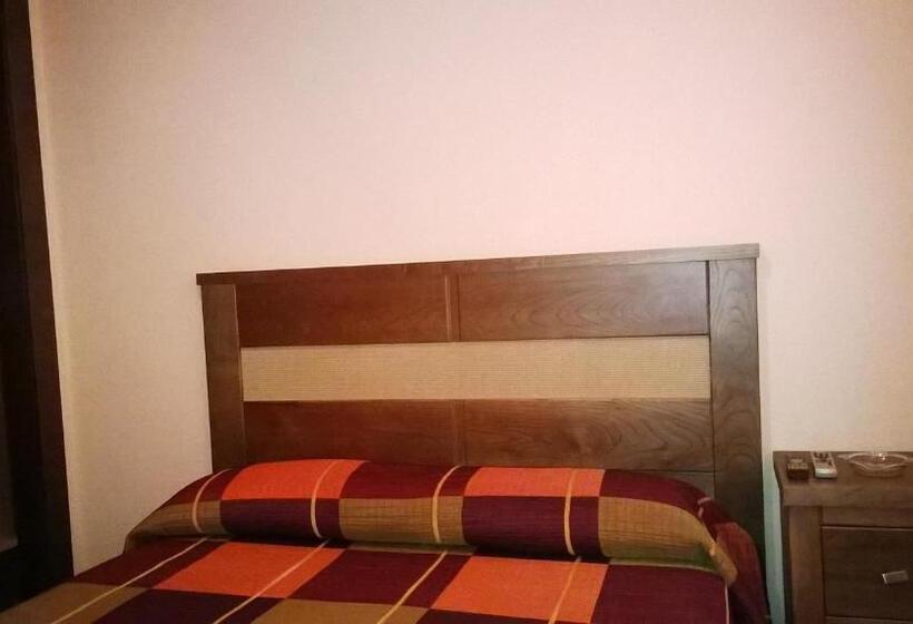 اتاق استاندارد یک نفره, Hostal Patron