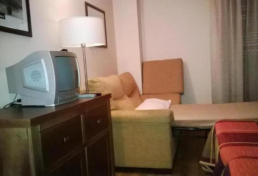 اتاق استاندارد سه نفره, Hostal Patron