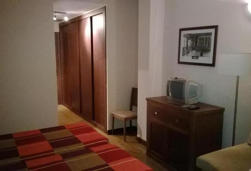 اتاق استاندارد سه نفره, Hostal Patron