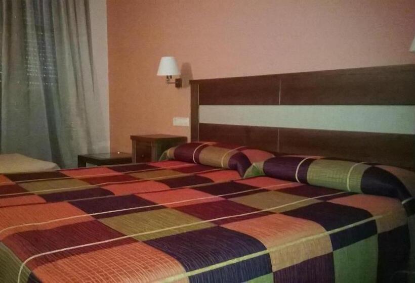 اتاق استاندارد سه نفره, Hostal Patron