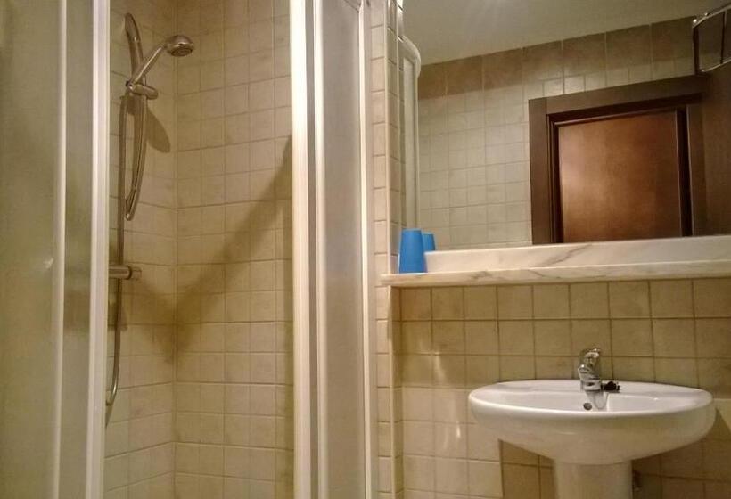 اتاق لوکس, Hostal Patron