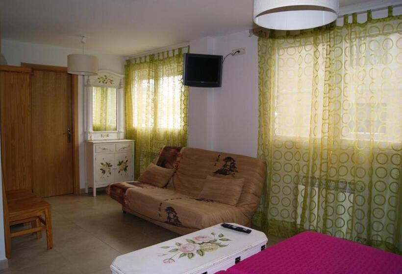 اتاق استاندارد سه نفره, Hostal Peñacárdena