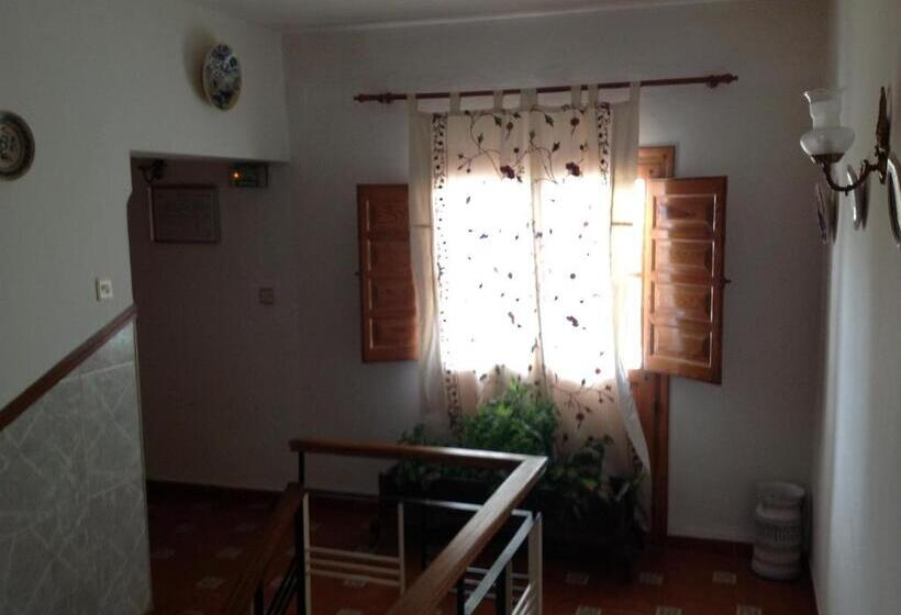 اتاق استاندارد یک نفره, Mesón De Lagartera
