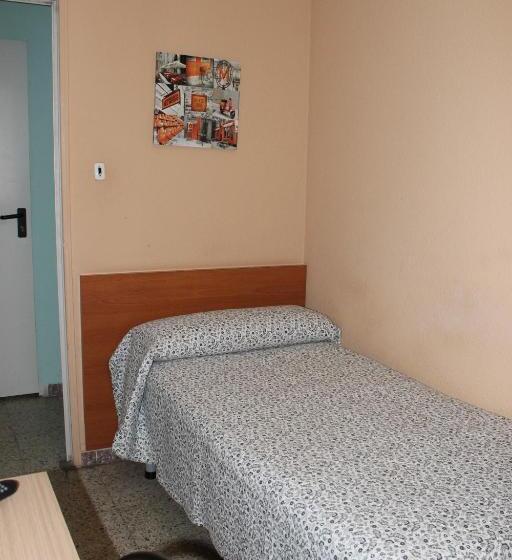اتاق استاندارد یک تخته با سرویس بهداشتی مشترک, Hostal Cal Siles