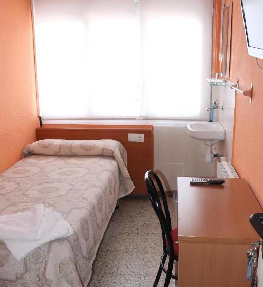 اتاق استاندارد یک تخته با سرویس بهداشتی مشترک, Hostal Cal Siles