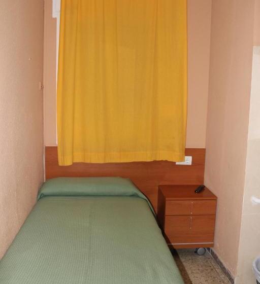 اتاق استاندارد یک تخته با سرویس بهداشتی مشترک, Hostal Cal Siles
