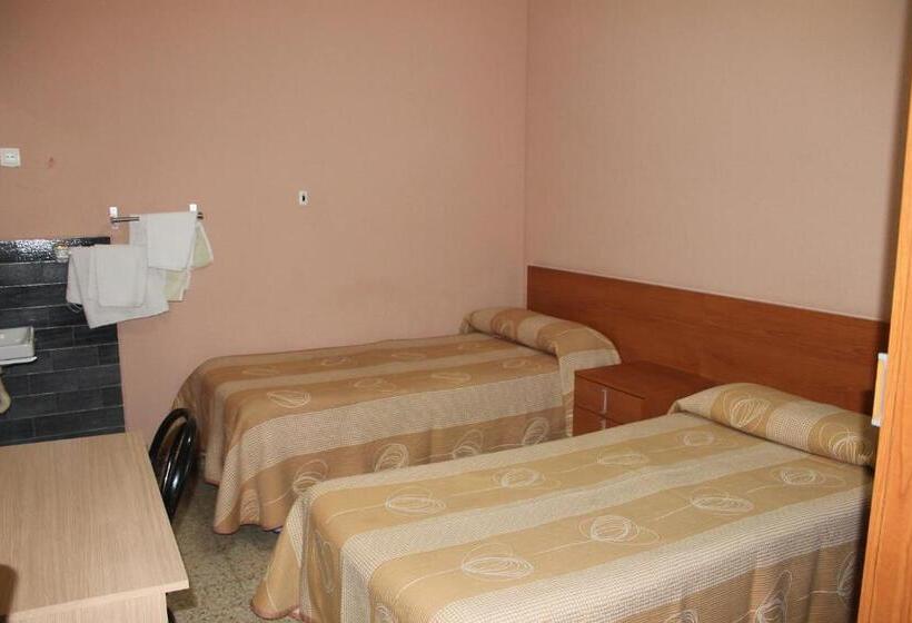 اتاق استاندارد با سرویس بهداشتی مشترک, Hostal Cal Siles
