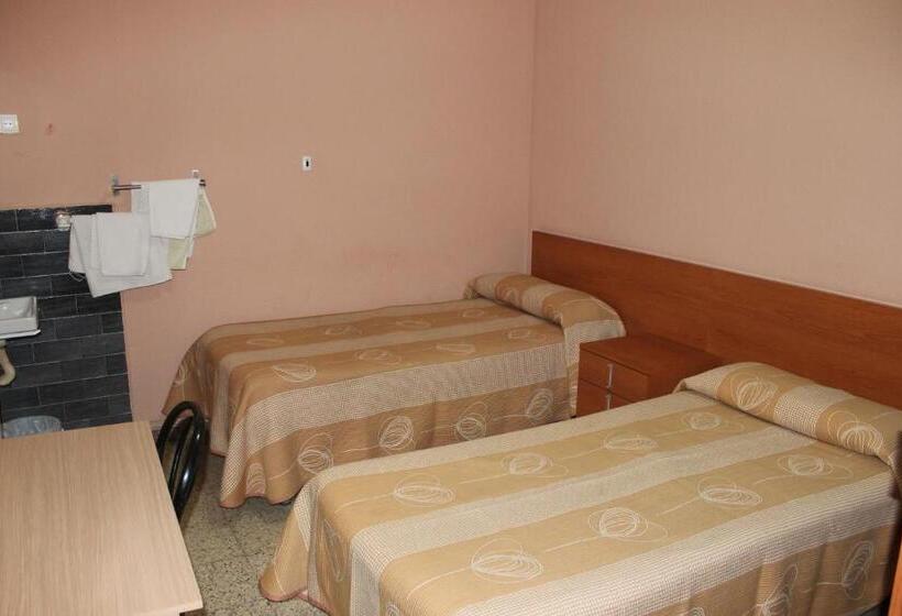 اتاق استاندارد با سرویس بهداشتی مشترک, Hostal Cal Siles