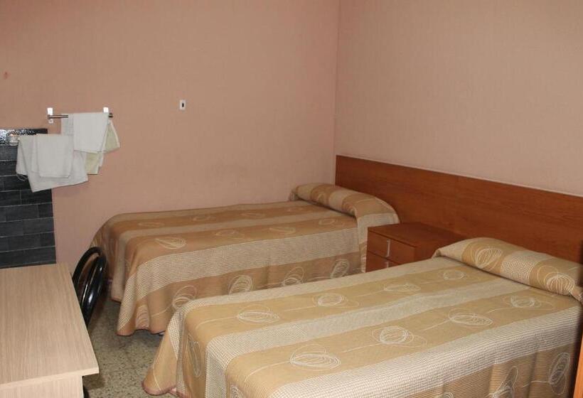 اتاق استاندارد با سرویس بهداشتی مشترک, Hostal Cal Siles