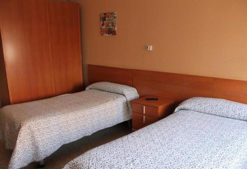 اتاق استاندارد با سرویس بهداشتی مشترک, Hostal Cal Siles