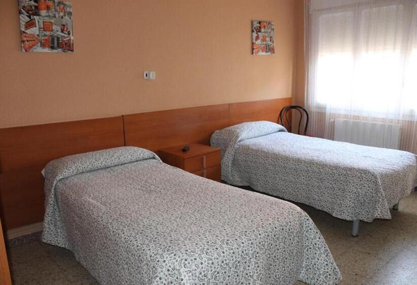 اتاق استاندارد با سرویس بهداشتی مشترک, Hostal Cal Siles