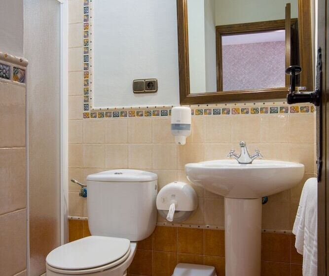 استودیو کامفورت, Hostal Don Joaquín Alora