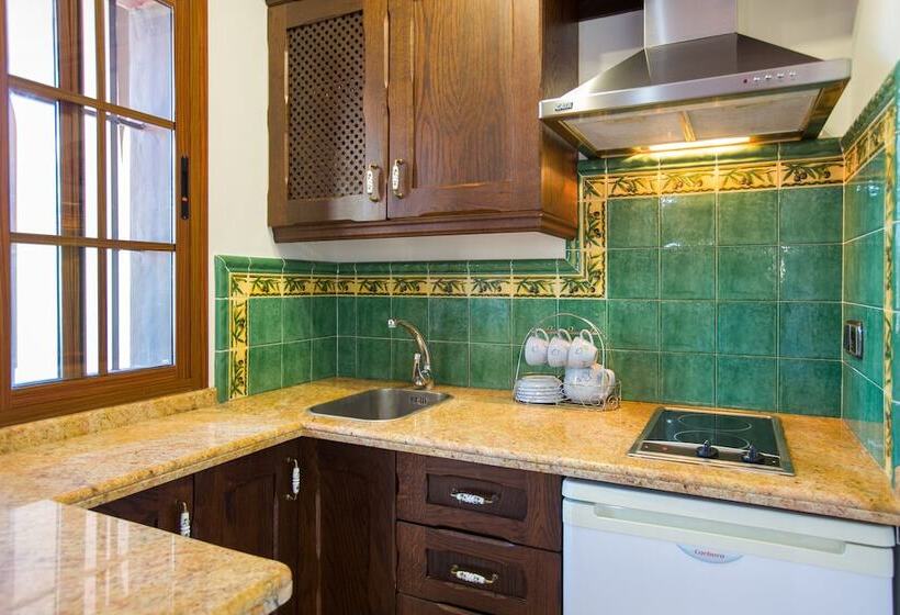 استودیو کامفورت, Hostal Don Joaquín Alora