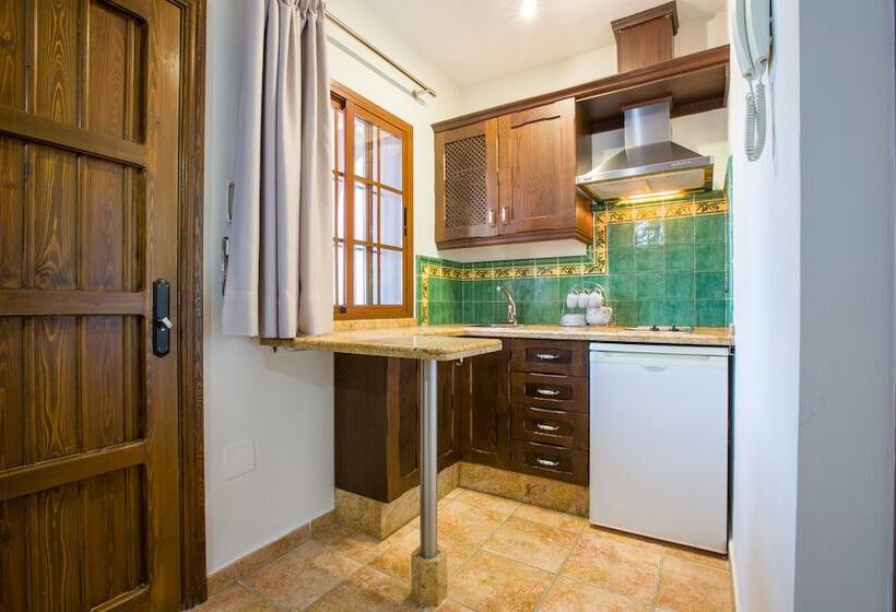 استودیو کامفورت, Hostal Don Joaquín Alora