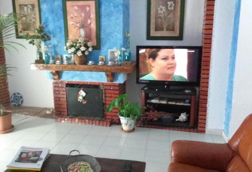 اتاق استاندارد سه نفره, Hostal El Patio