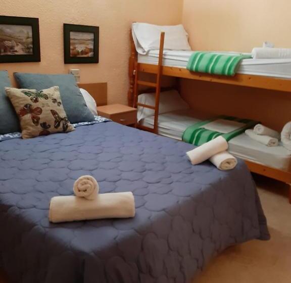 اتاق استاندارد چهار تخته, Hostal El Patio