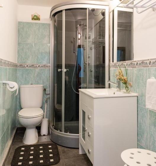 اتاق سه‌نفرۀ استاندارد با سرویس بهداشتی بیرون از اتاق, Hostal La Fruta Nueva Apertura