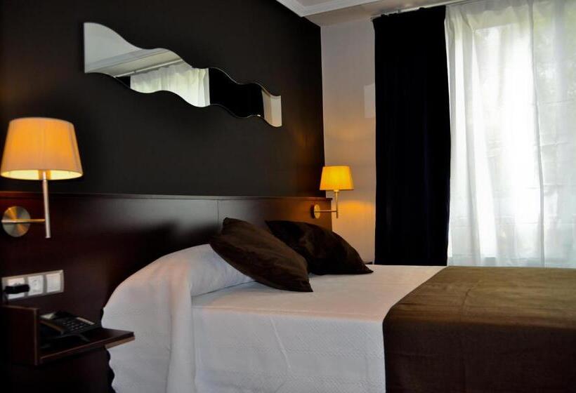 חדר סטנדרט לשלושה, Hostal La Rotonda