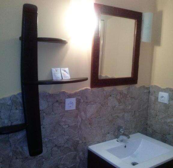 اتاق راحتی سه تخته, Hostal Suetxe