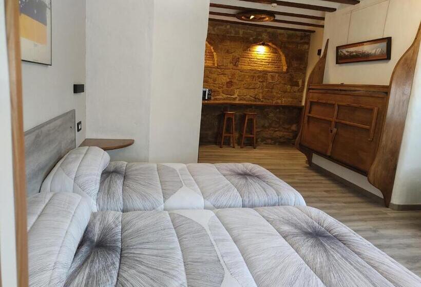 اتاق راحتی سه تخته, Hostal Suetxe