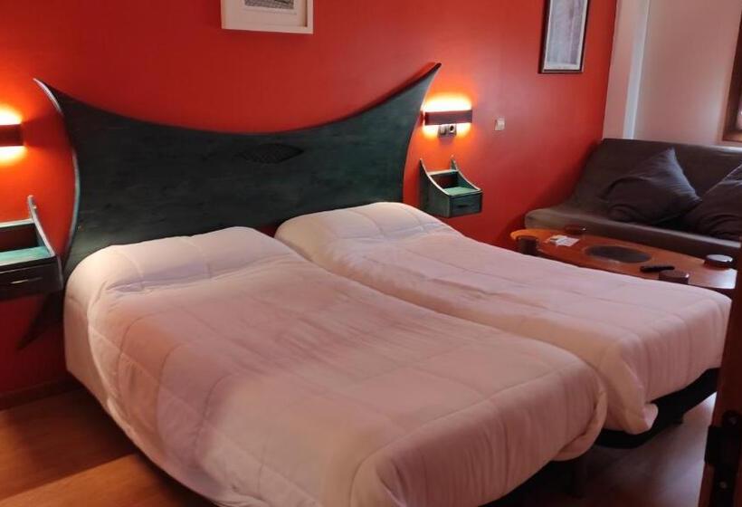 اتاق ساده سه‌ نفره, Hostal Suetxe