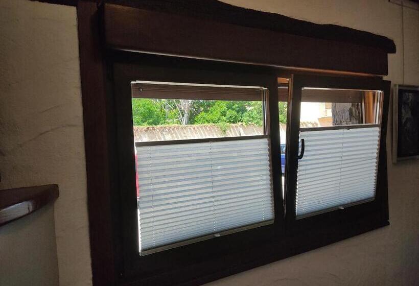 اتاق لوکس, Hostal Suetxe