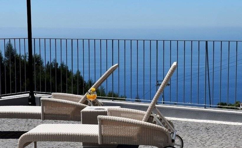 سوییت سوپریور, Ourmadeira   Babosas Village, Gardénias And Greenspaces