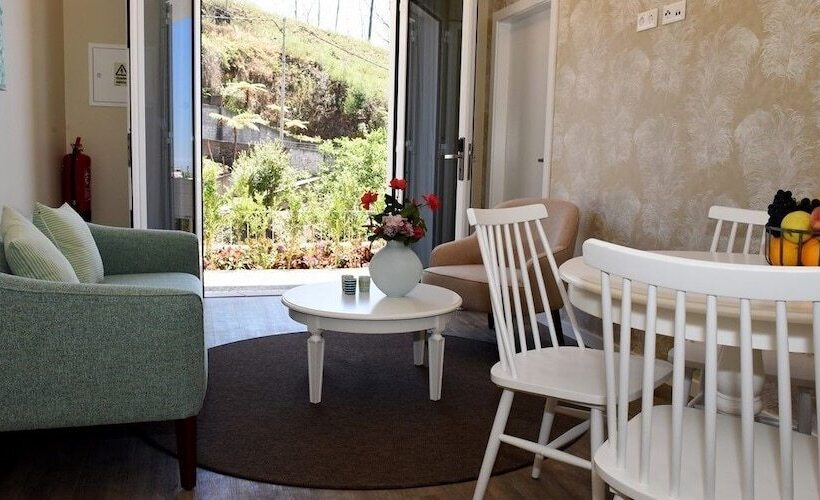 سوییت سوپریور, Ourmadeira   Babosas Village, Gardénias And Greenspaces
