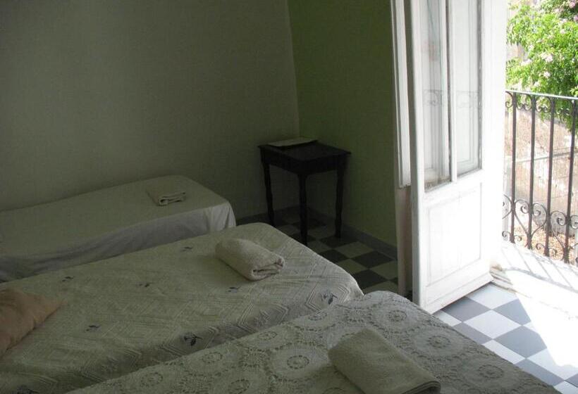バスルーム共有のトリプルスタンダード, Pension El Torreon
