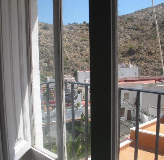 バスルーム共有のトリプルスタンダード, Pension El Torreon