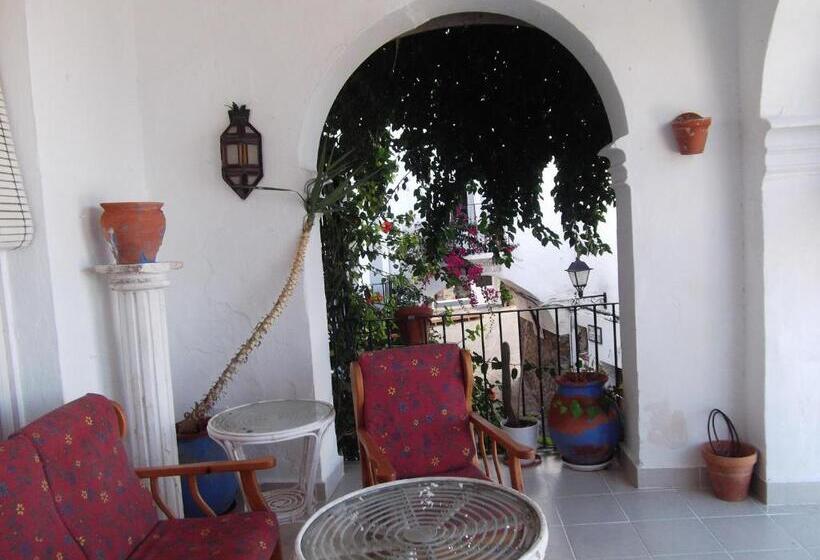 バスルーム共有のトリプルスタンダード, Pension El Torreon