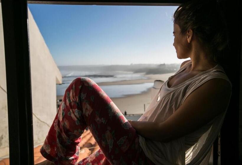 اتاق استاندارد با تخت بزرگ, Balili Surf House