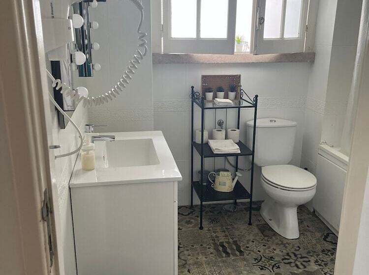 اتاق استاندارد با سرویس بهداشتی مشترک, Alvalade Ii Airport Guest House