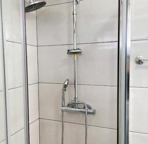 اتاق استاندارد با چشم‌انداز استخر, Jantesta Guest House