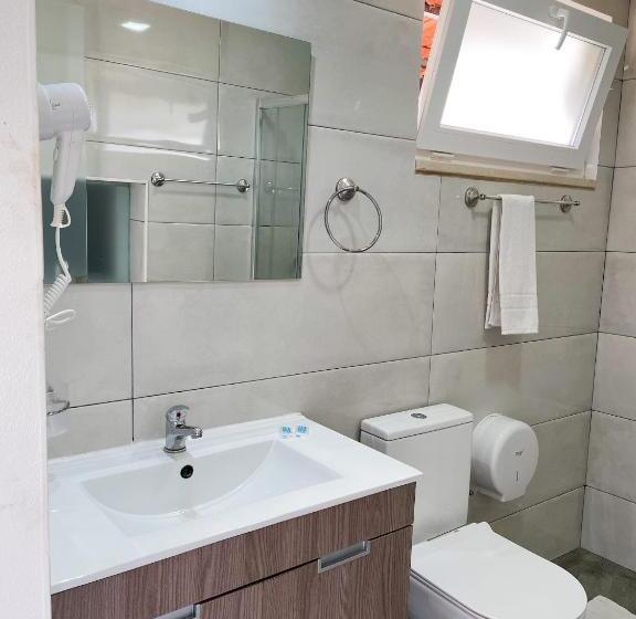 اتاق استاندارد با چشم‌انداز استخر, Jantesta Guest House