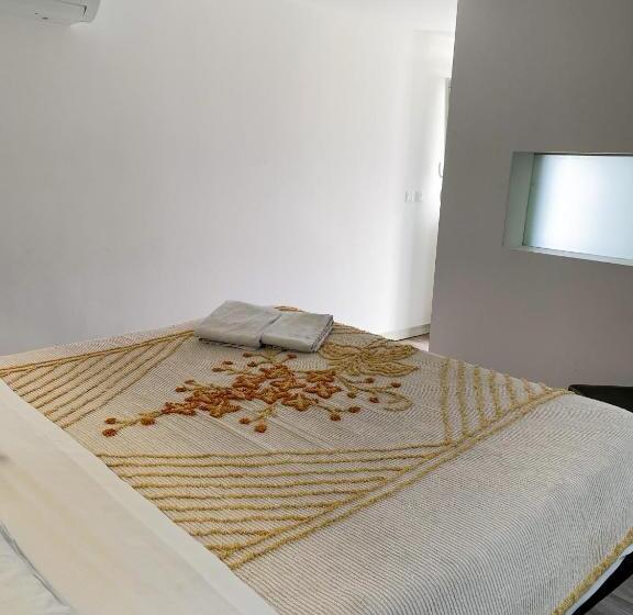 اتاق استاندارد با چشم‌انداز استخر, Jantesta Guest House